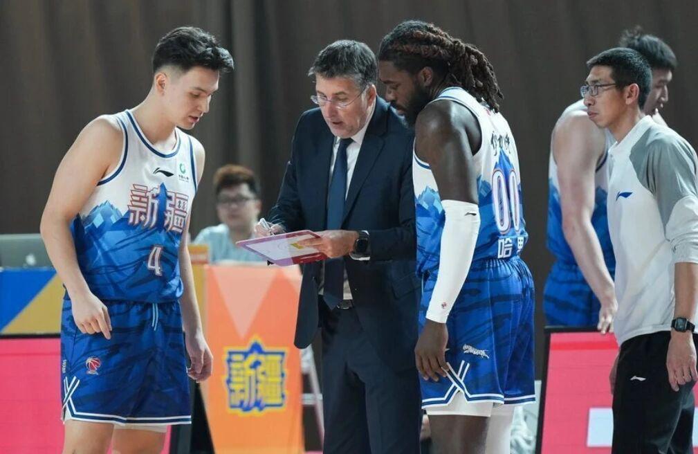 赏金女王模拟器-新疆男篮官宣!后场大将韧带撕裂赛季报销,场均17+7新外援加盟!